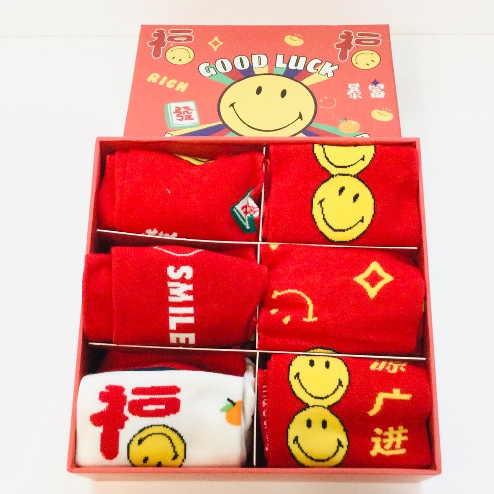 Isku Smiley Red "Good Luck in the New Year" Socks Party Gift Box NEW